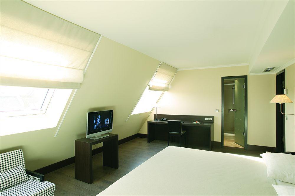ホテル Nh ベルリン クアフュルステンダム 部屋 写真